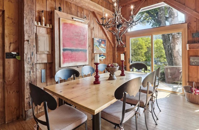 Barrows Barn - a Distinctive Stowe Home with Character and Warmth!