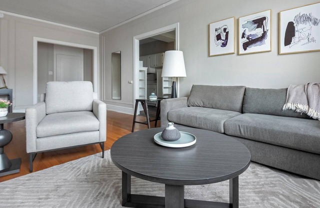 Barsala l Chic 2BD Retreat Near Forest Park, Located in the Central West End