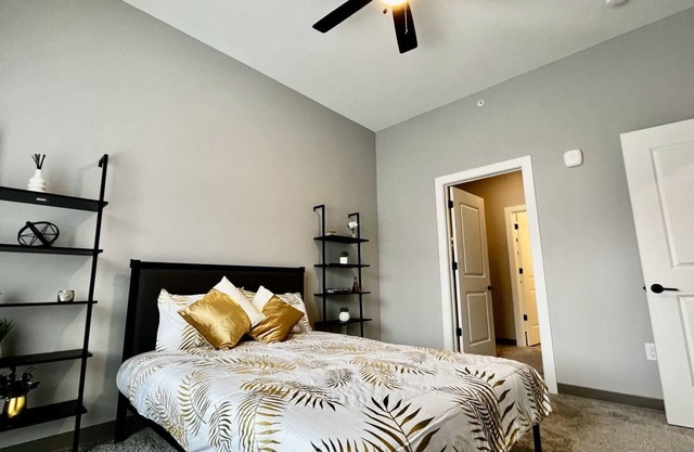 Barsala l Modern 2BD in Duck Island neighborhood!