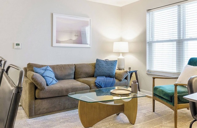 Barsala l tSpacious 2BD; Canal Views & Rooftop Infinity Pool