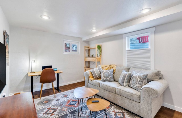 Basement Apt near Downtown, perfect 30 day stay