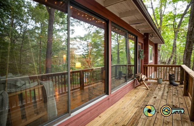 Basye Retreat - Authentic log cabin coziness!
