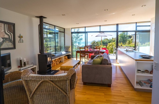 Bauhaus - Kaiteriteri Holiday Home