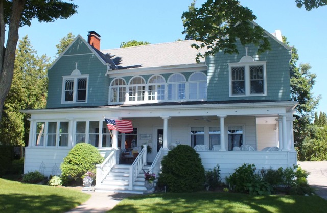Bay Bliss on Beach Drive - Wequetonsing - With Private Beachfront