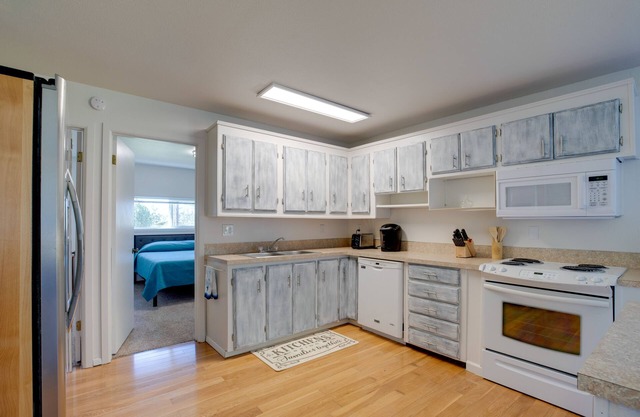 Bay City Vacation Rental Escape ~ 5 Mi to Marina!