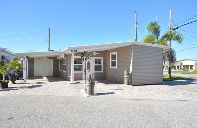 Bay Cottage - 940 sq Ft! Luxury for Your Stay - 30 Day Rental - 55+ Community