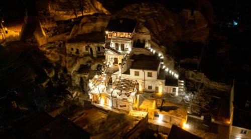 Bayar Cave Suites