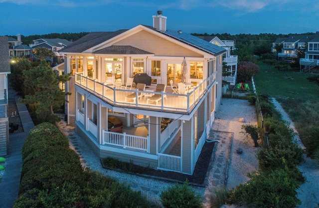 BAYSIDE PARADISE - 6BD, 4.5BA - Sleeps 12 - Spectacular Beachfront Home!