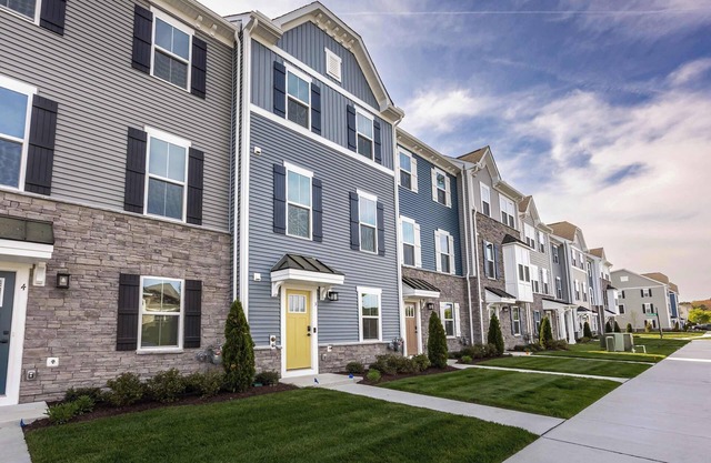 Bayside West Oc 3 Br Sleeps 8, Indoor outdoor pool