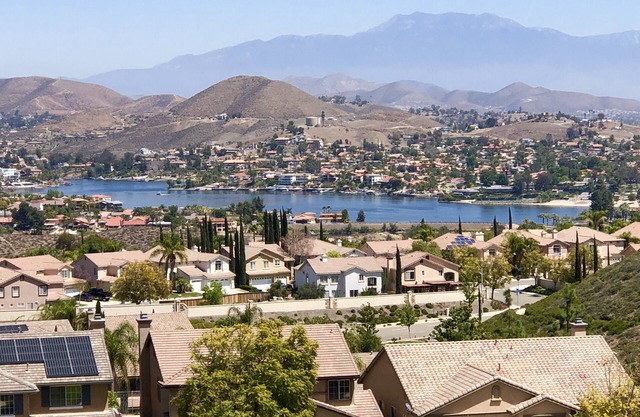 Be Home With A View. Close To All The Socal Attractions. Sleeps 8