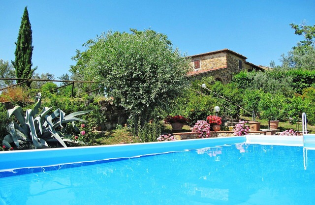 Beautiful private villa with private pool, WIFI, TV, patio, pets allowed, panoramic view and par.