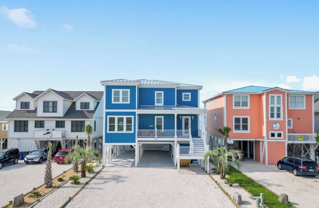 "Be Shell-Fish" Oceanfront, 6 Bedrooms, 4.5 Bathrooms