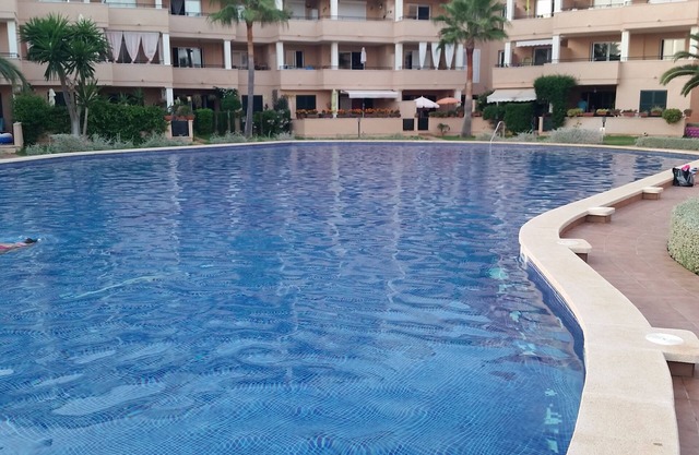 Beautiful apartment with a huge shared swimming pool