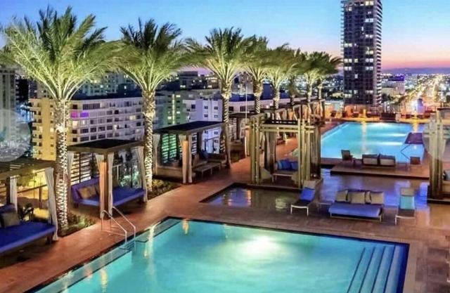 Beacfront Oceanview Luxurious 1/1 in Hollywood near Aventura Mall and Horsetrack