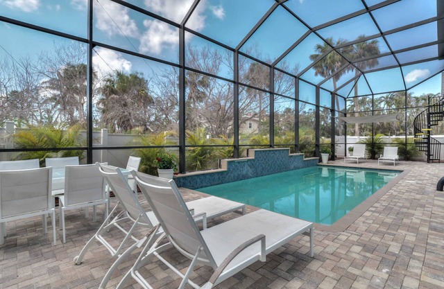 Beach 1 Block Poolside Sleeps 4