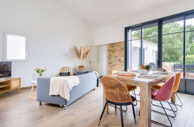 Beach 400 m away - House for 4 with terrace