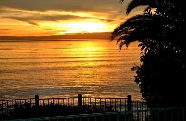 Beach Annex, Ocean Breezes, Spacious and Airy. Sleeps 2
