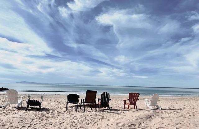 Beach Apartment: Beach View Cozy Loft 42 Steps to the Sand + AC