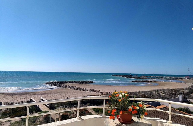 BEACH APARTMENT