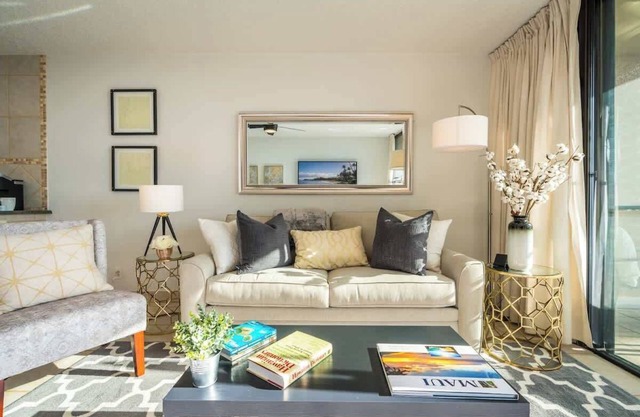 Beach Bliss Retreat | Walk to Surf & Dining