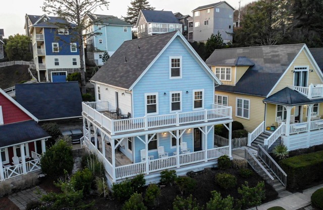 Beach Bungalow with Double Decker Wrap Around Porch, Pool, Park & Hot Tub!