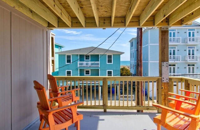 Beach Condo in great location,sleeps 6!