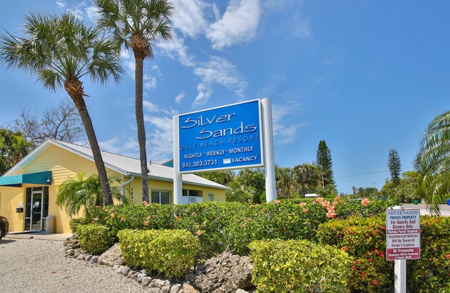 Beach Condo: Open Thurs, $150/nt + Fees!
