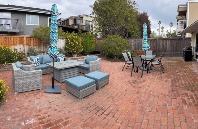 Beach Cottage/Steps to Beach/Open Living/Outdoor Space/A/C