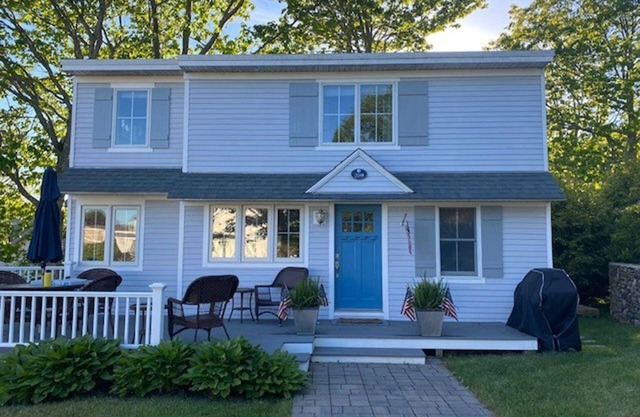 Beach cottage with water views, Kennebunk