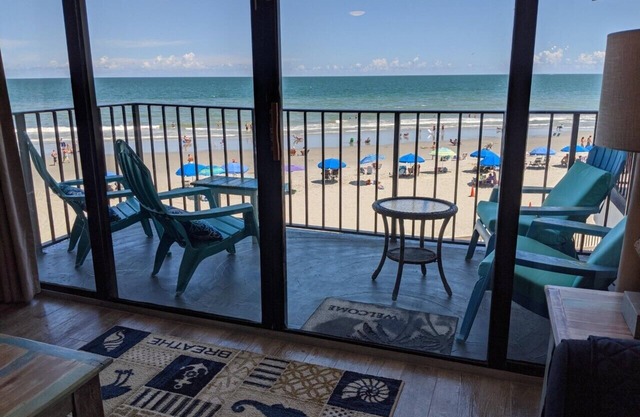 Beach Dreams n2nd floor BEST VIEW Watch the waves roll in from the living room.