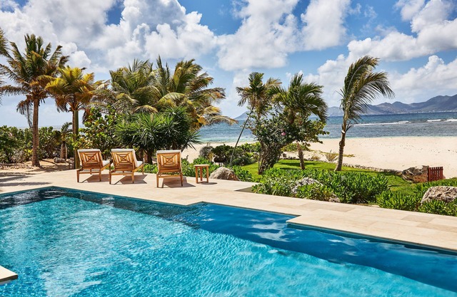 Beach Escape Villa - 5 Bedroom Beachfront Villa with Pool