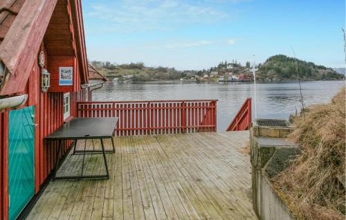 Beach Front Apartment In Sjernarøy