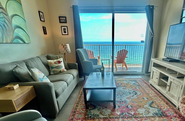 BEACH FRONT, ‘Beach Chic' Crystal Shores 806 ON The Gulf!