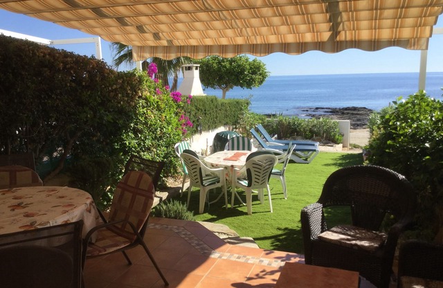Beach front 3 double bedroom house, pool, pets, garden 40' from sea. NEW BBC ITV