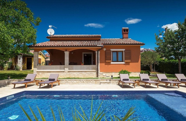 Beach front home in Pula