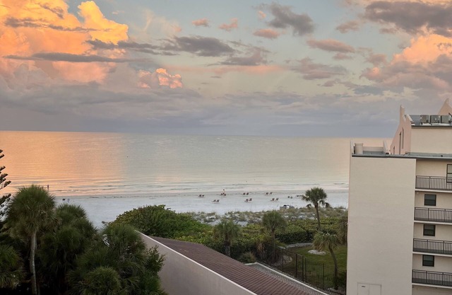 Beach front location, 2 bed/2 bath new matresses,newly decorated,
