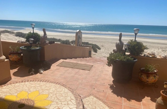 BEACH FRONT SLEEPS 12 in beds Dog Friendly