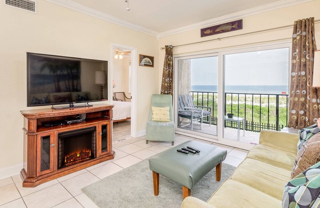 Beach Front ShoreThing Luxurious Condo; Superb View, direct beach access