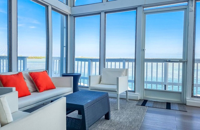 Beach Haven: Modern 4-Bed/2-Bath Single Family Home with Breathtaking Open Water