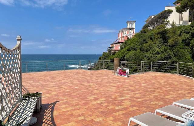 Beach house in Tuscany, right on the seaside