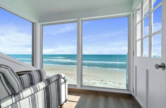 Beach House Paradise on Vilano Beach with Deck and Magical Ocean Views all over