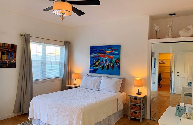Beach house with private patio/pet friendly 1B