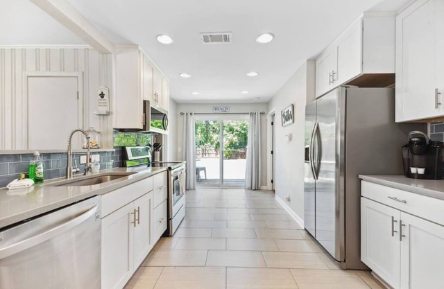 Beach House -optional BIKES - Walk 2 Shops & Fun