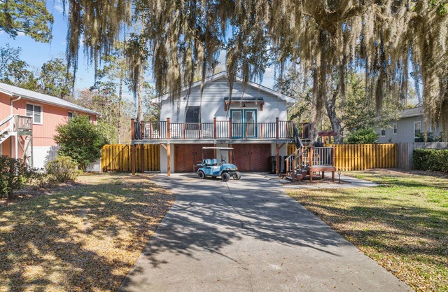 Beach house w/FREE Golf Cart & Fire Pit!
