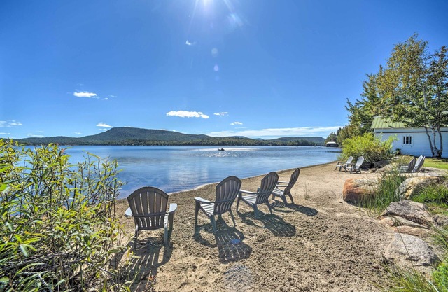 Beach & Kayaks: Waterfront Cabin on Lake Pleasant!