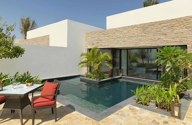 Beach Retreat! Spa Facilities, Onsite Pool, Beach Access! Near Al Hisn Beach!