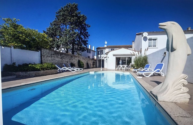 Beach side location Petit Plage 1 minute walk to beach ,centre de village