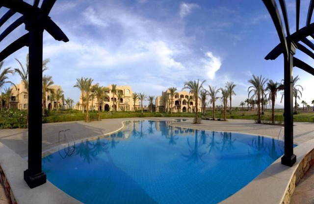 Beach & Sport Getaway | 2 Spacious Rooms, Tennis, Pools, Games & Free Shuttle
