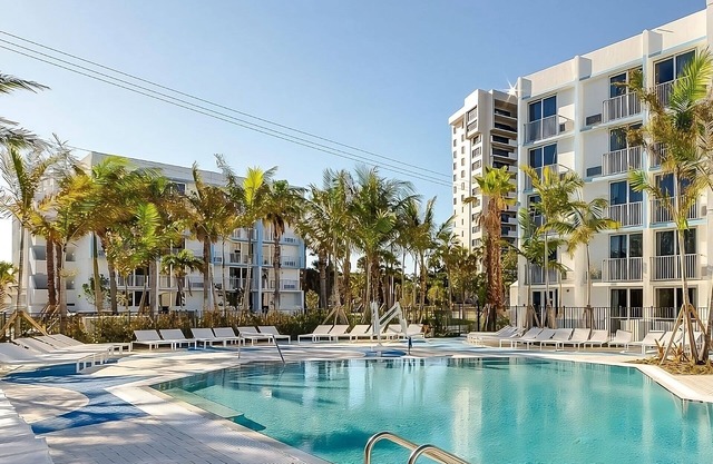 Beach Vacation! Onsite Fitness Center! Enjoy Water
