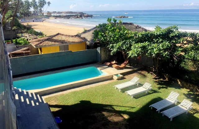 Beach Villa Yin near Hikkaduwa, with Pool and Cook - Semi-detached House